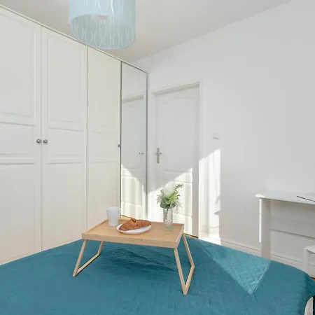 Sunny With Parking & Garden By Renters 公寓