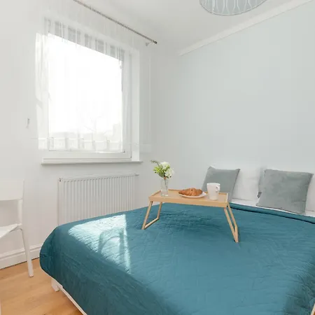 Sunny With Parking & Garden By Renters