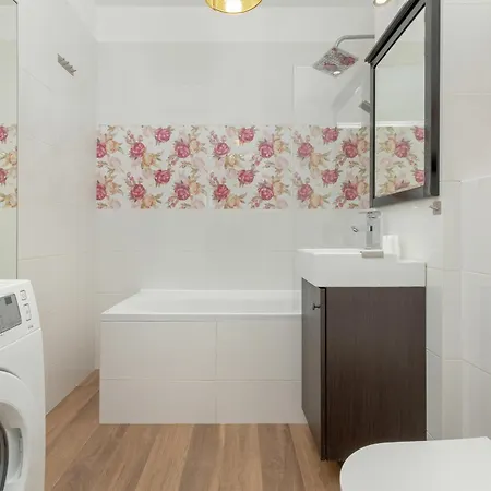 Sunny With Parking & Garden By Renters